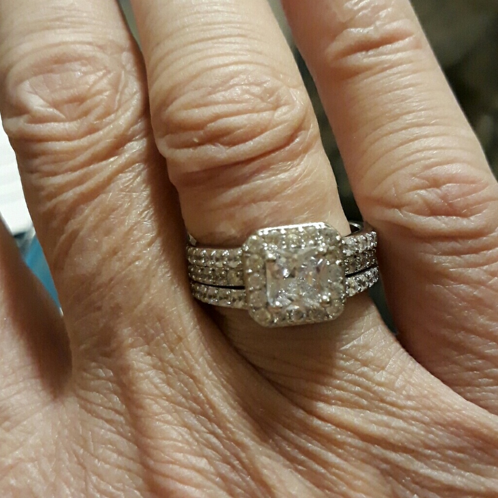 SIMULATED SILVERTONE SET OF RINGS - Picture 7 of 7